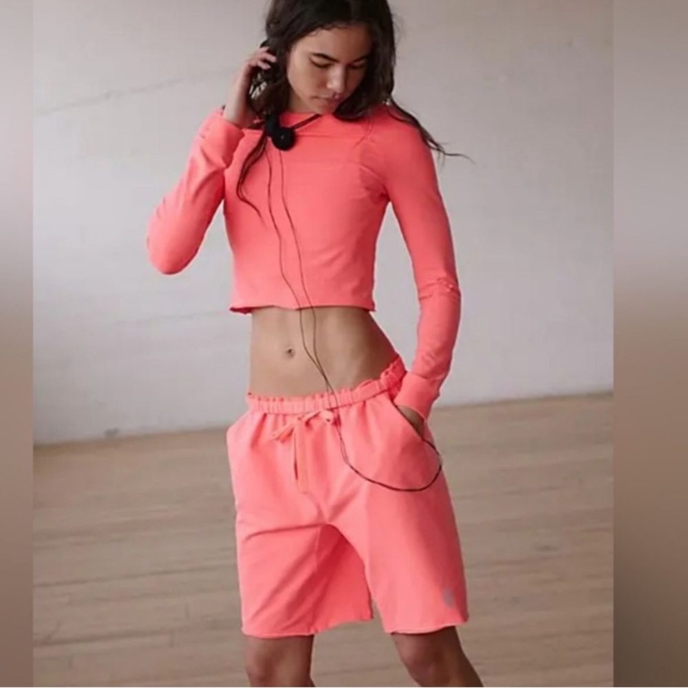 NWOT FREE PEOPLE MOVEMENT Easy Set in Neon Orange Small